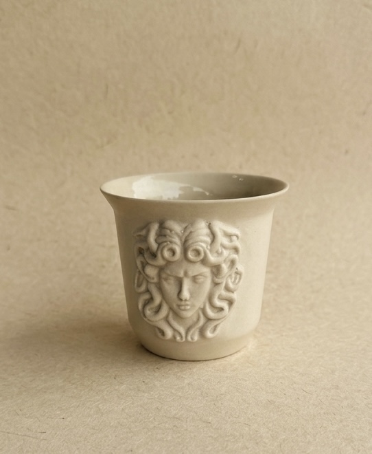 Medusa Antik White