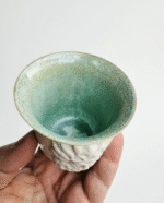 Zeus Rölyefli El Yapımı Stoneware Fincan – Ada Çayı Yeşili İç Kaplama – 175 ml - Görsel 8
