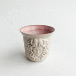 Medusa Kabartmalı El Yapımı Stoneware Fincan – Pembe İç Yüzeyli – Yunan Mitolojisi Kahve Kupası 175 ml - Görsel 9